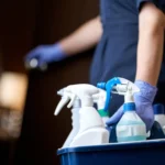 Limpeza das áreas comuns do condomínio: como organizar uma rotina eficiente e segura